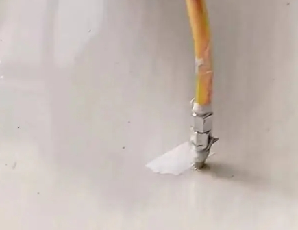 武平瓷砖空鼓维修公司专业解答在瓷砖铺贴过程中，如果使用的砂料过粗（如全部使用了粗砂），可能会导致以下问题